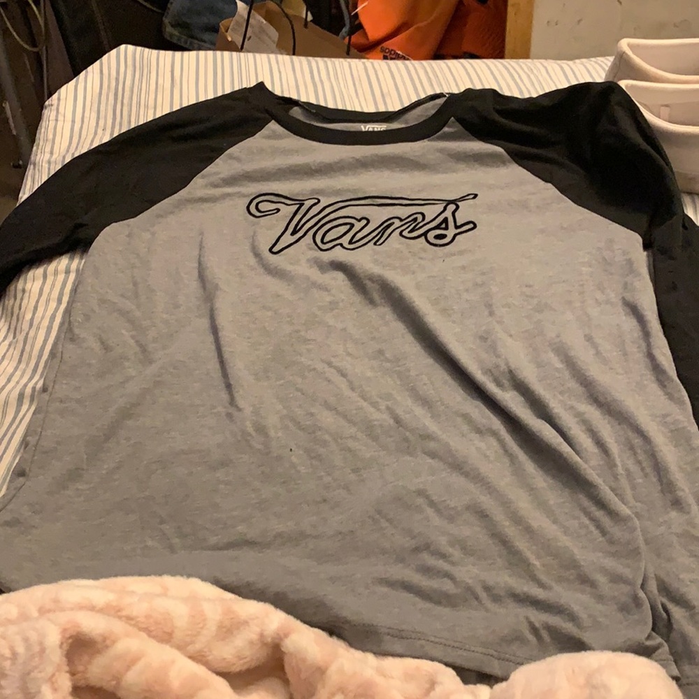 Black and gray long sleeve so for women